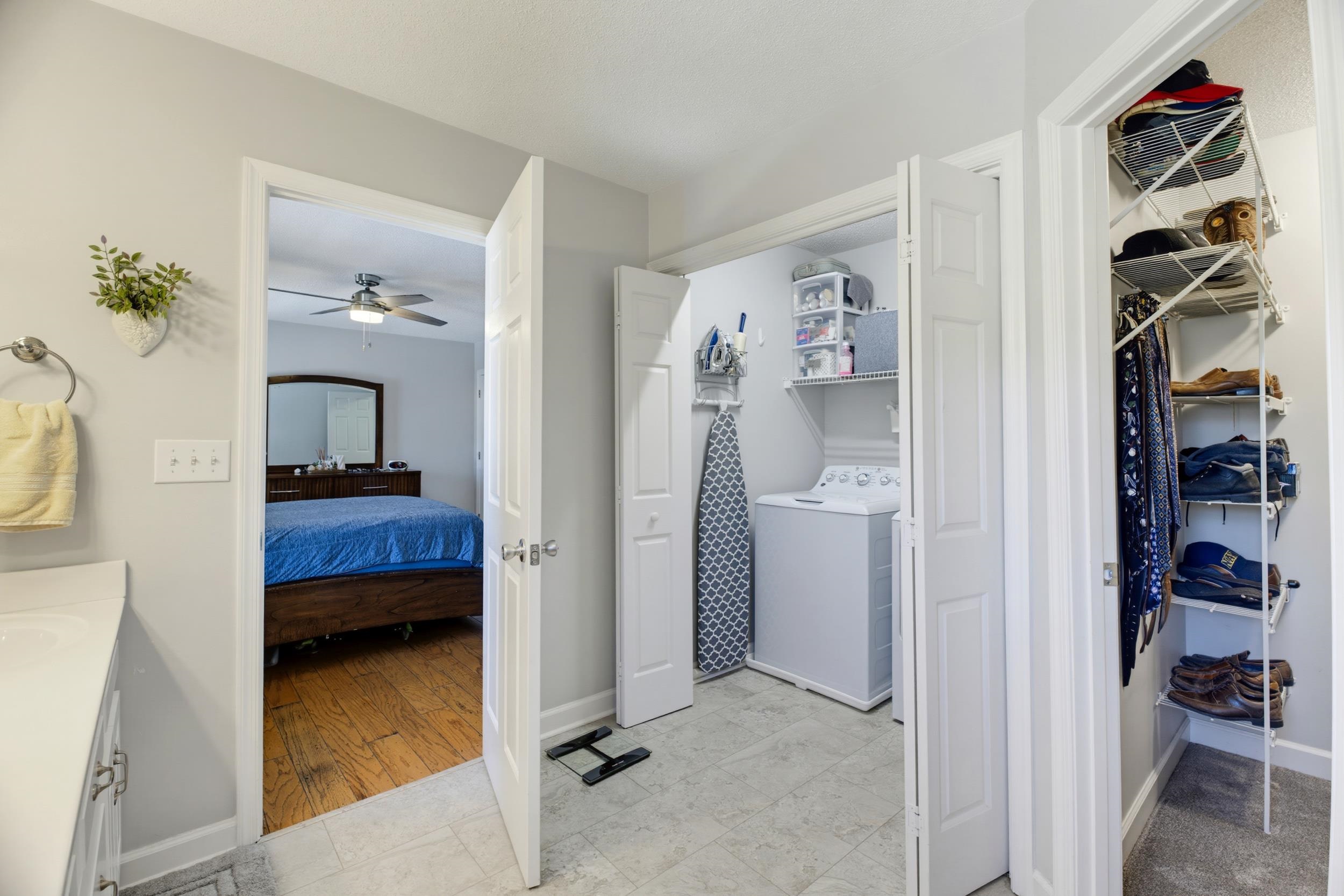 21 AMELIA DR
