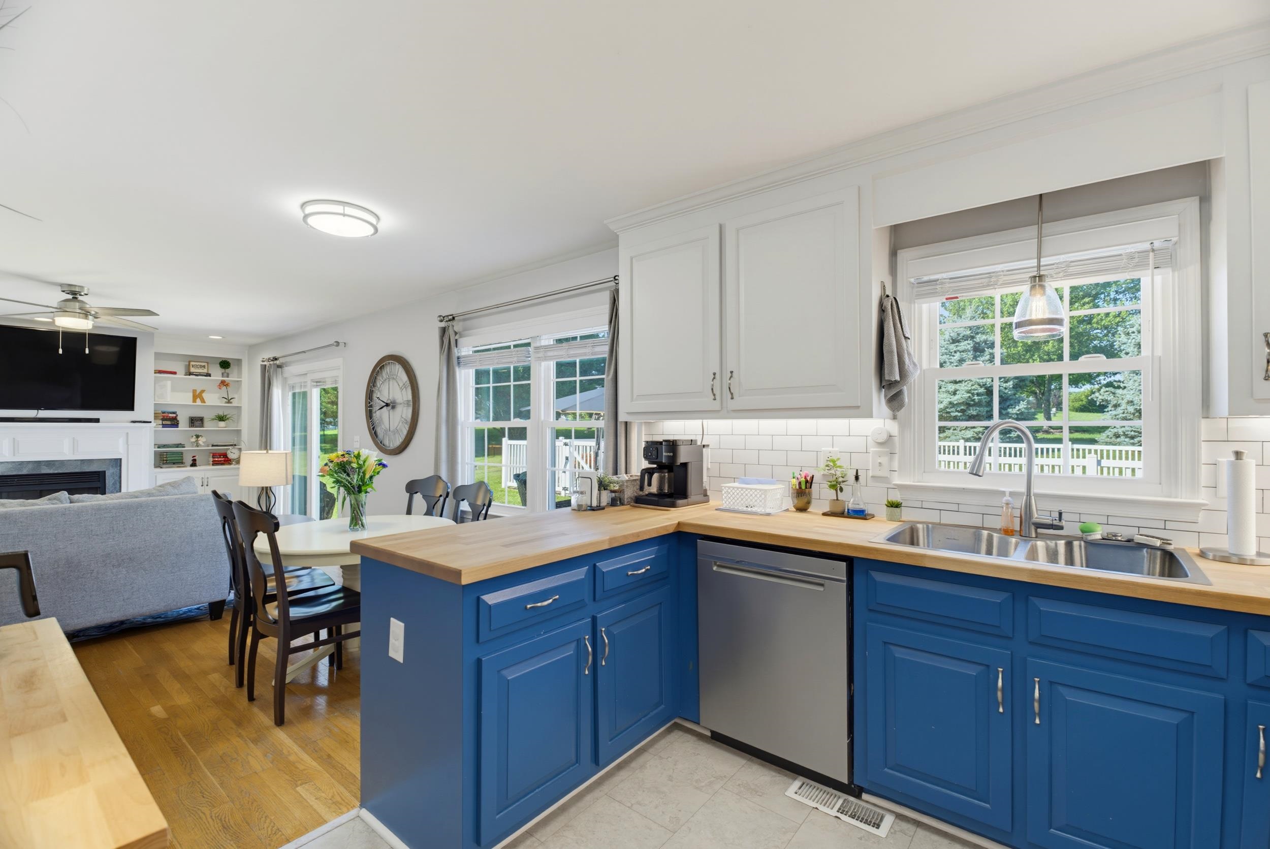 21 AMELIA DR