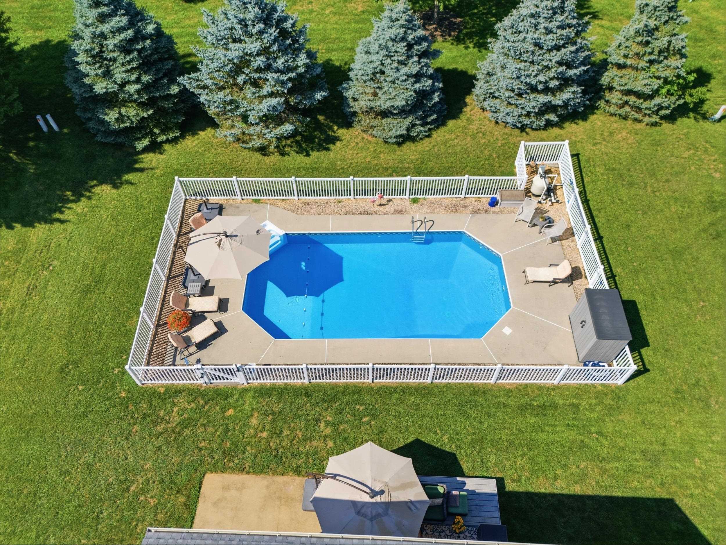 21 AMELIA DR