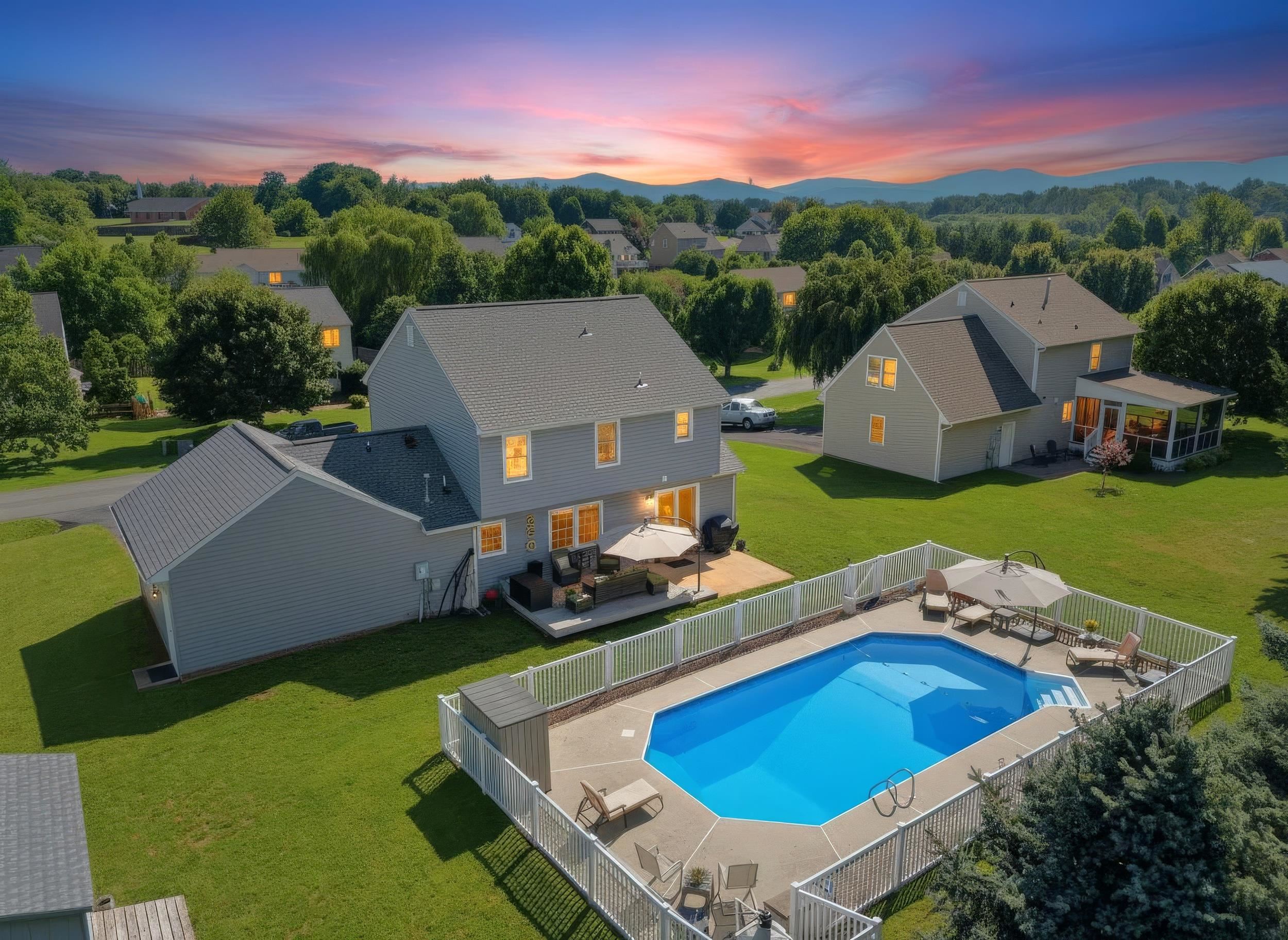 21 AMELIA DR