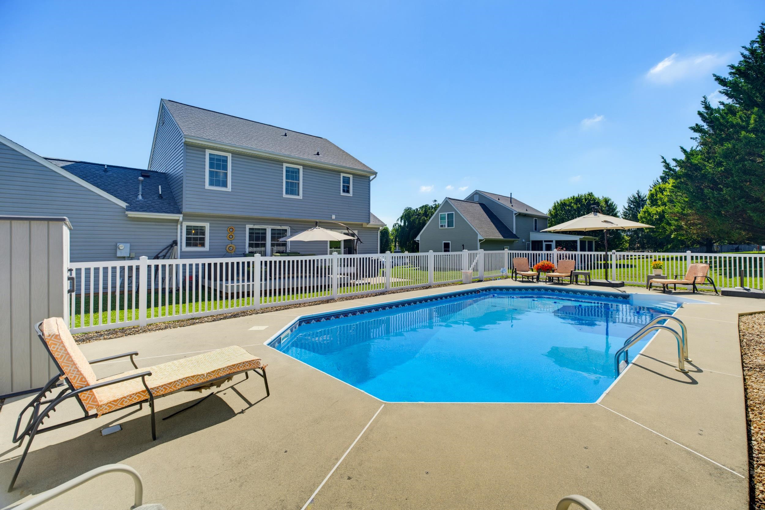 21 AMELIA DR