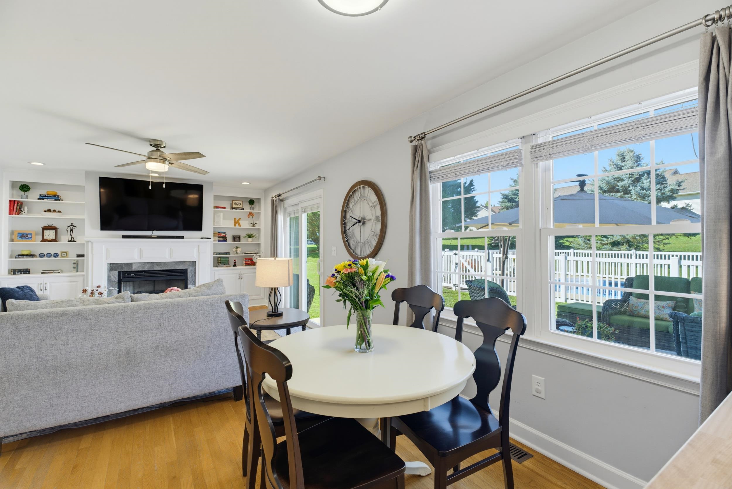 21 AMELIA DR