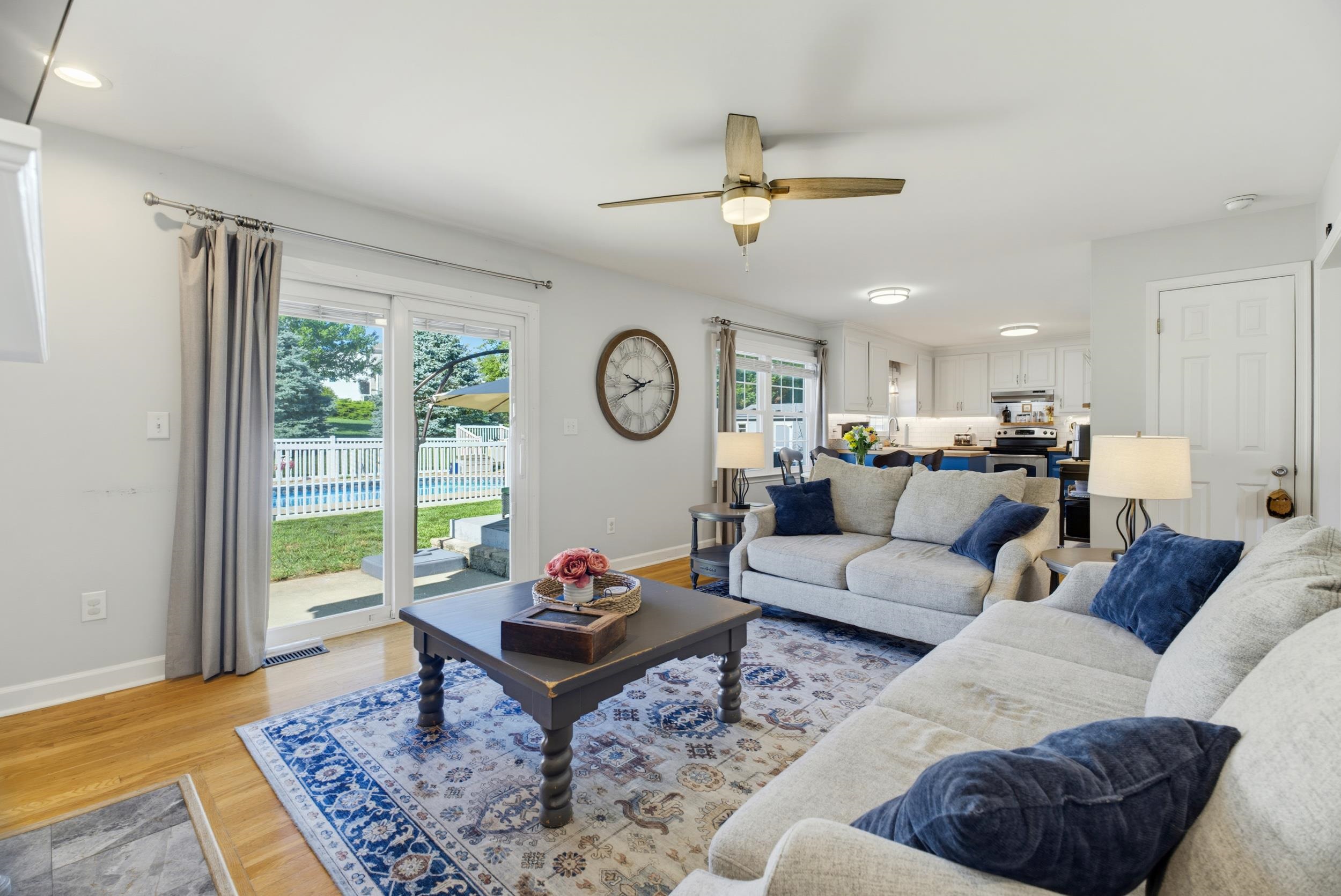 21 AMELIA DR
