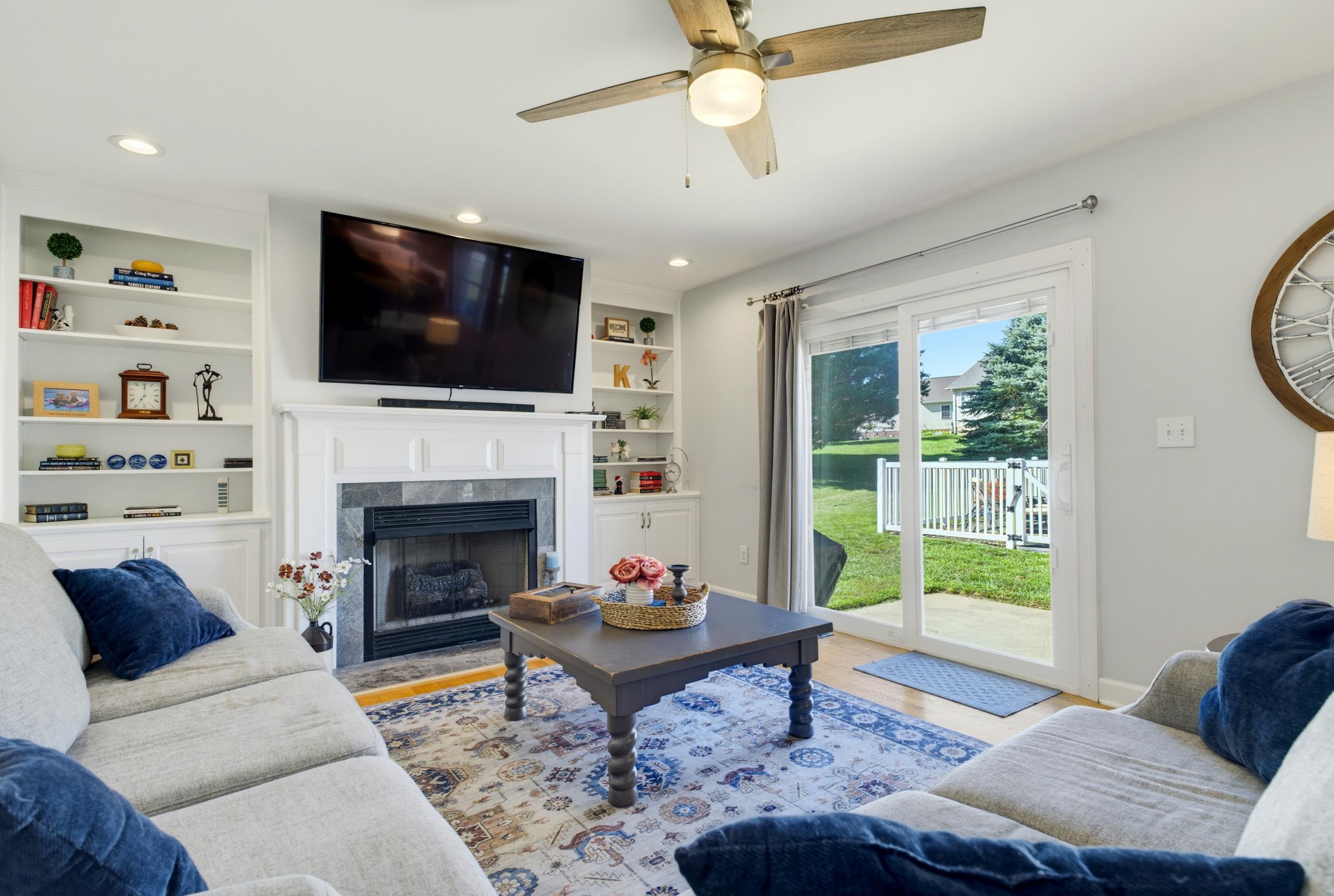 21 AMELIA DR
