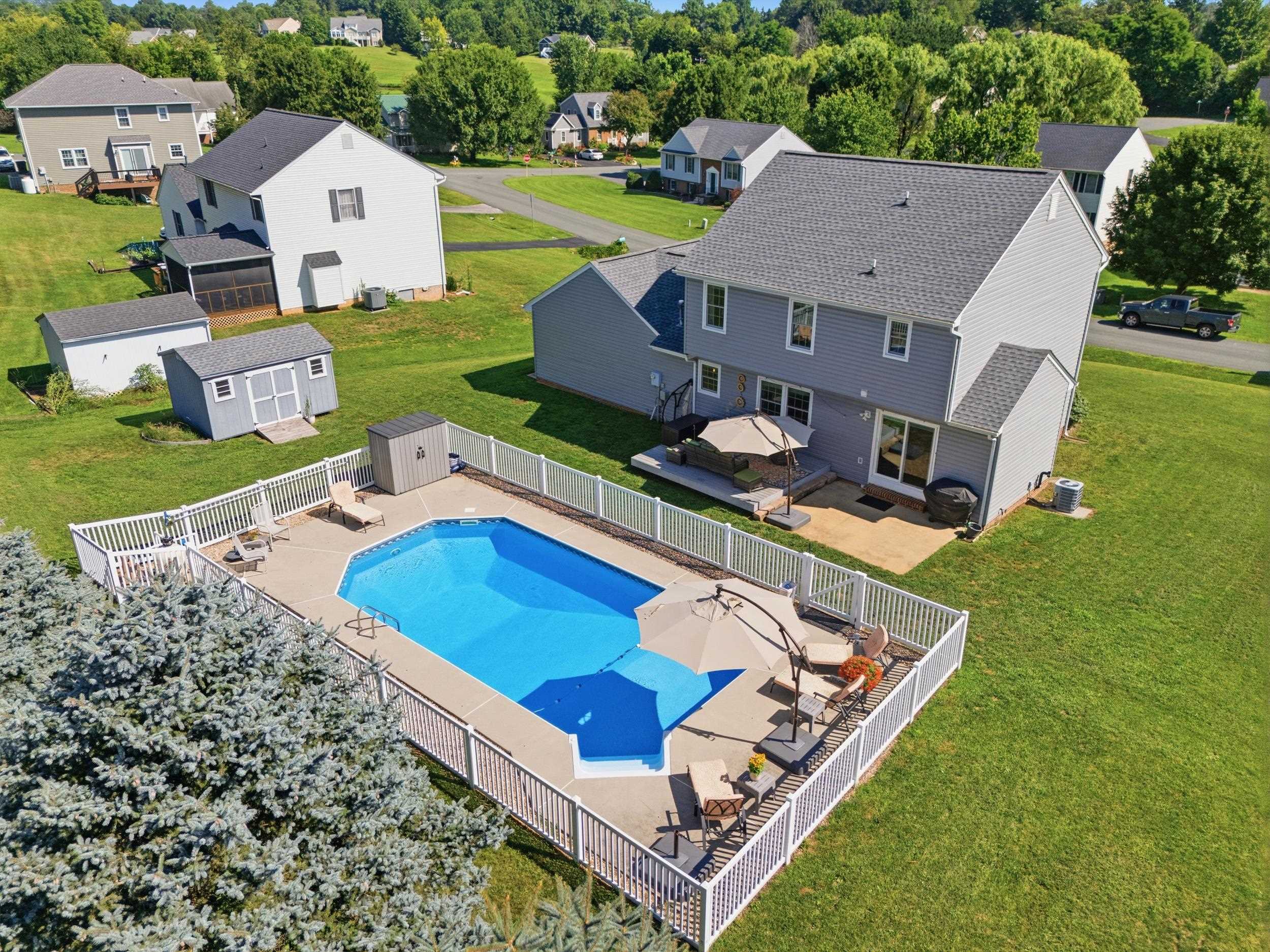 21 AMELIA DR