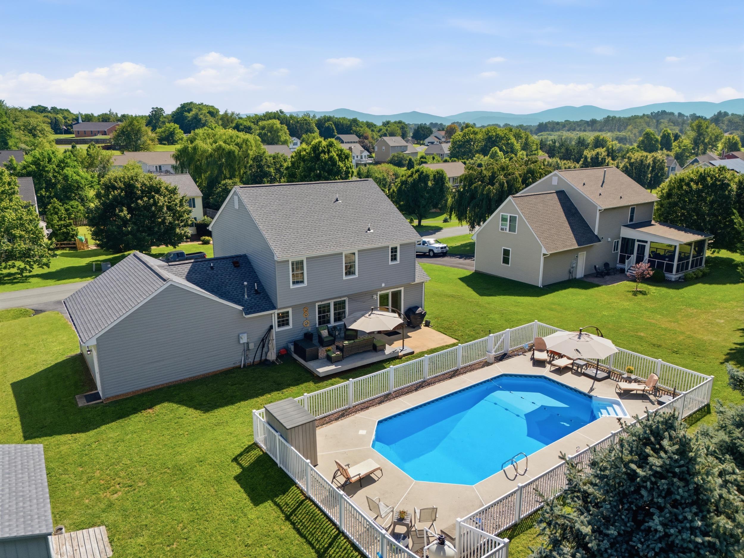 21 AMELIA DR