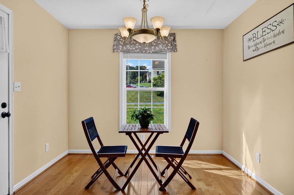 7 LITTLE JOHN CT