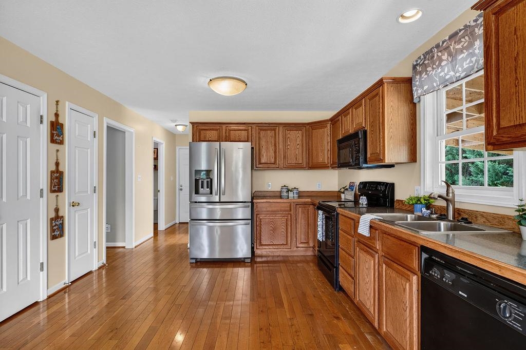 7 LITTLE JOHN CT