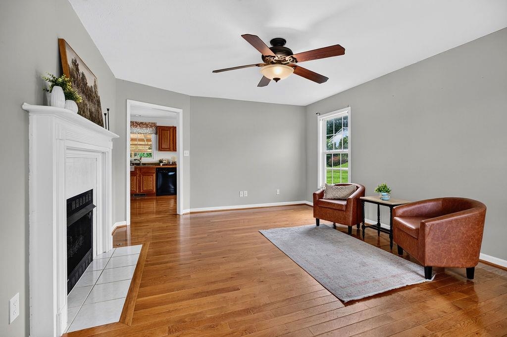 7 LITTLE JOHN CT