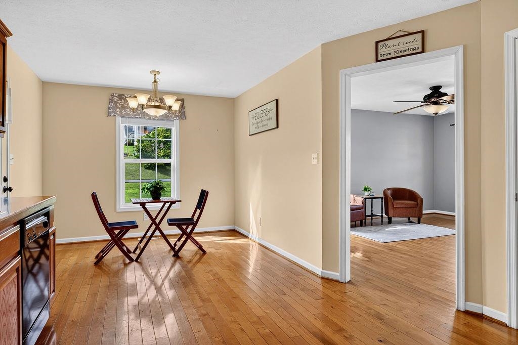 7 LITTLE JOHN CT