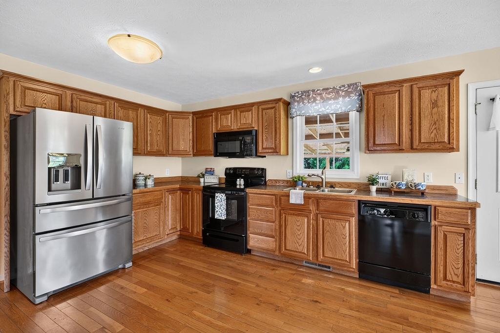 7 LITTLE JOHN CT