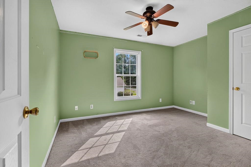 7 LITTLE JOHN CT