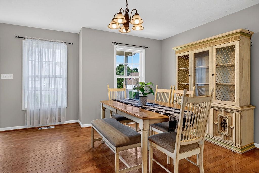 7 LITTLE JOHN CT