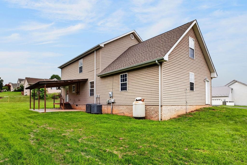 7 LITTLE JOHN CT