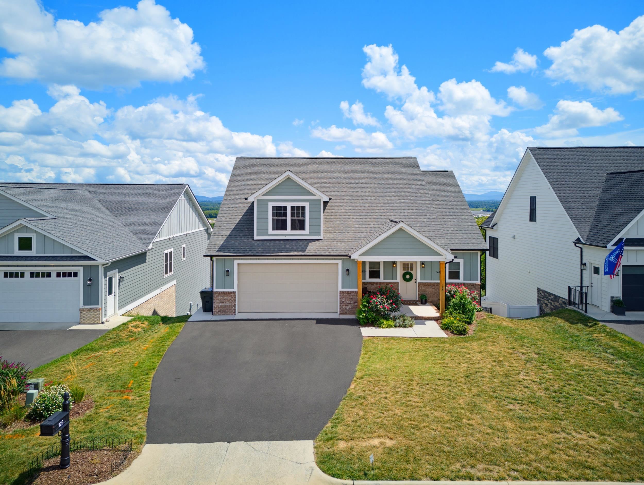 128 CHAMBERLAIN DR