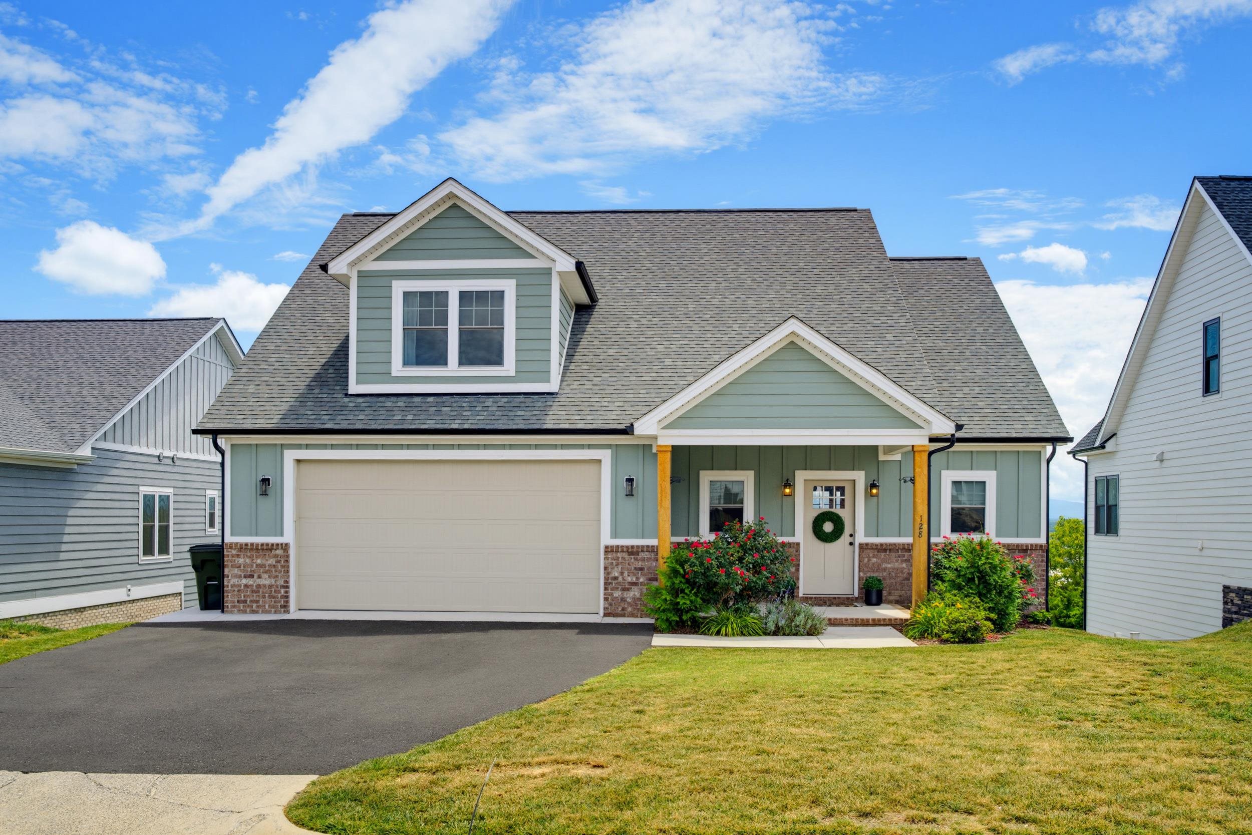 128 CHAMBERLAIN DR