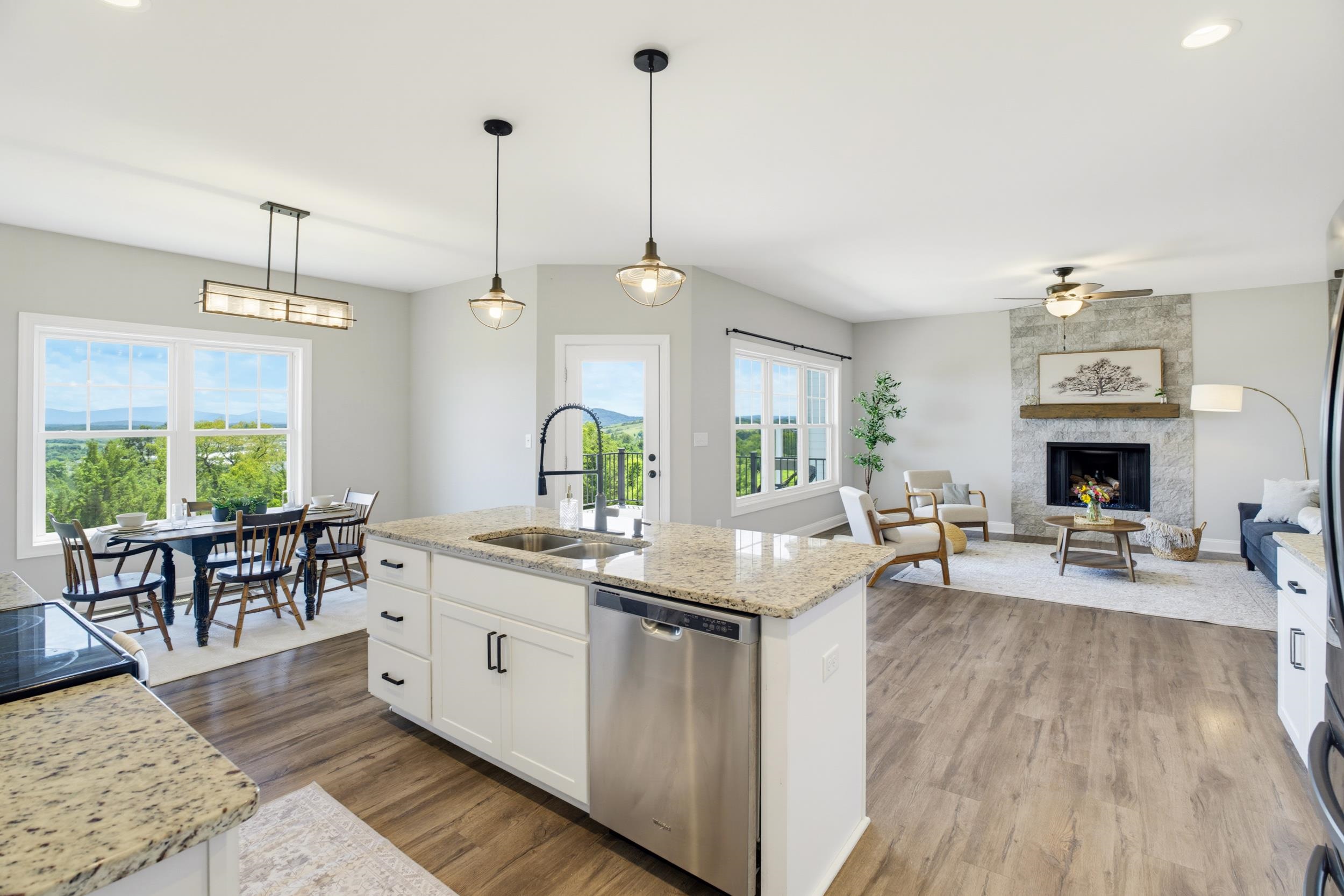 128 CHAMBERLAIN DR