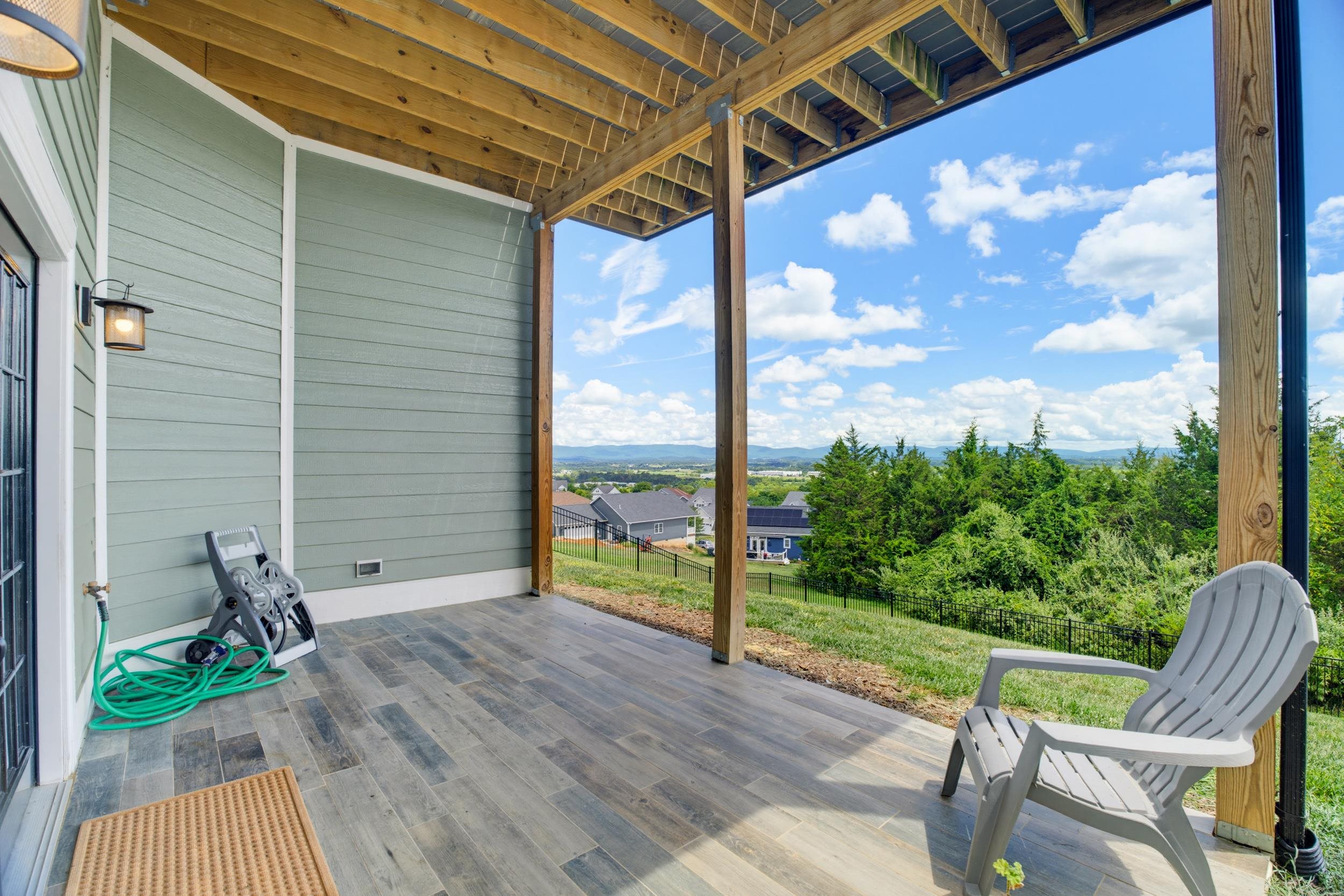128 CHAMBERLAIN DR
