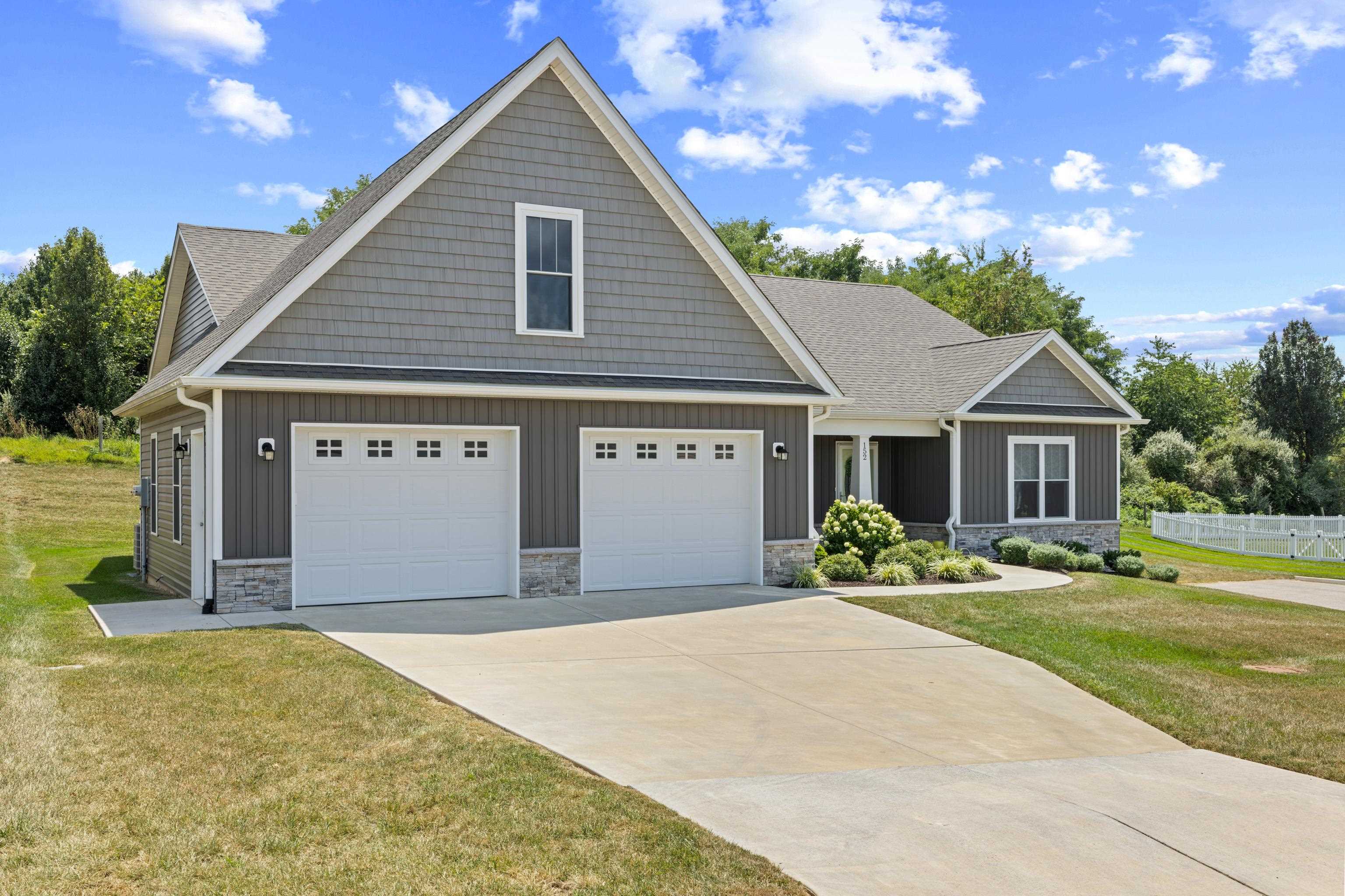 152 LANGLEY DR