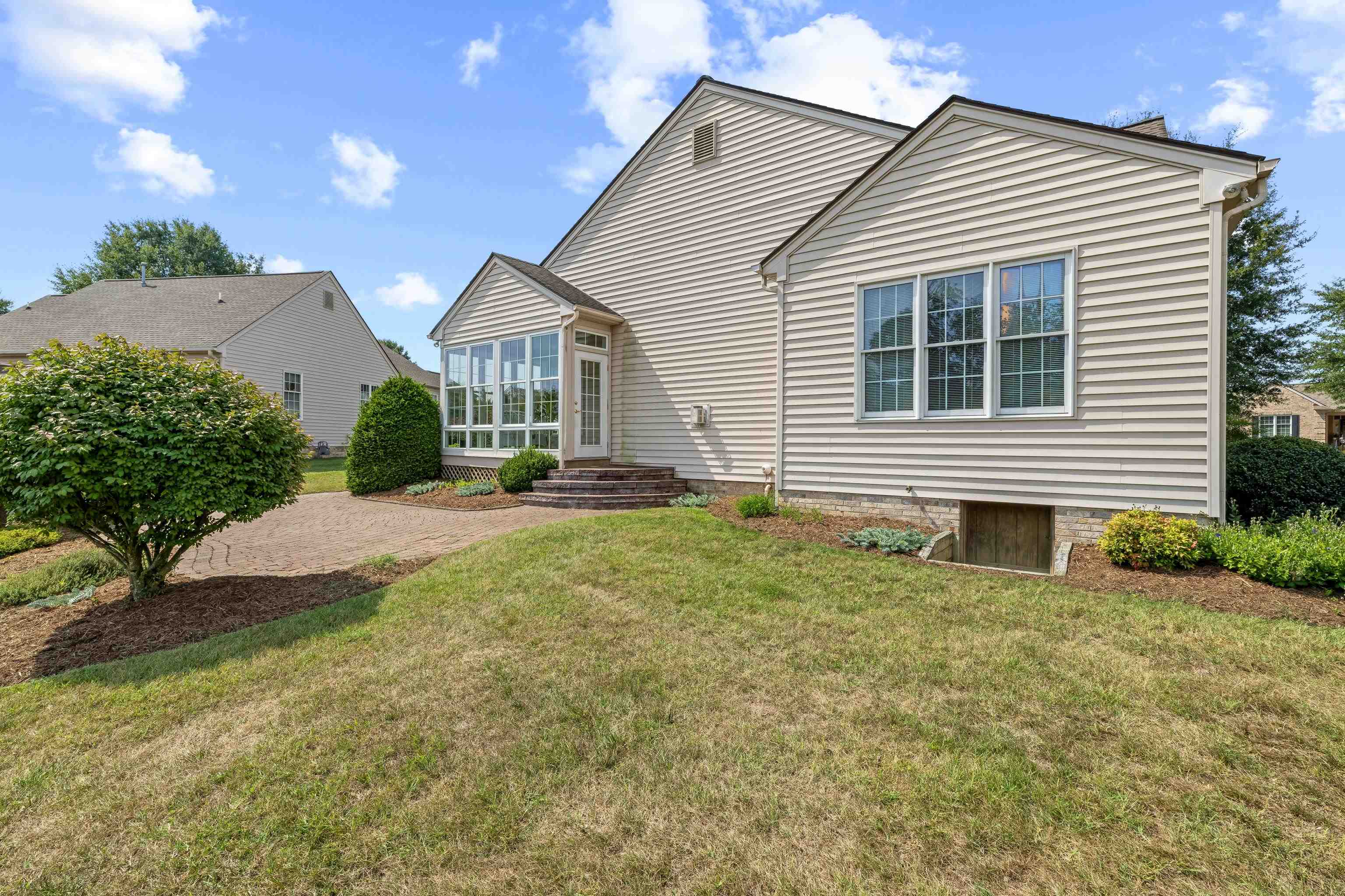 737 GOVERNORS WAY