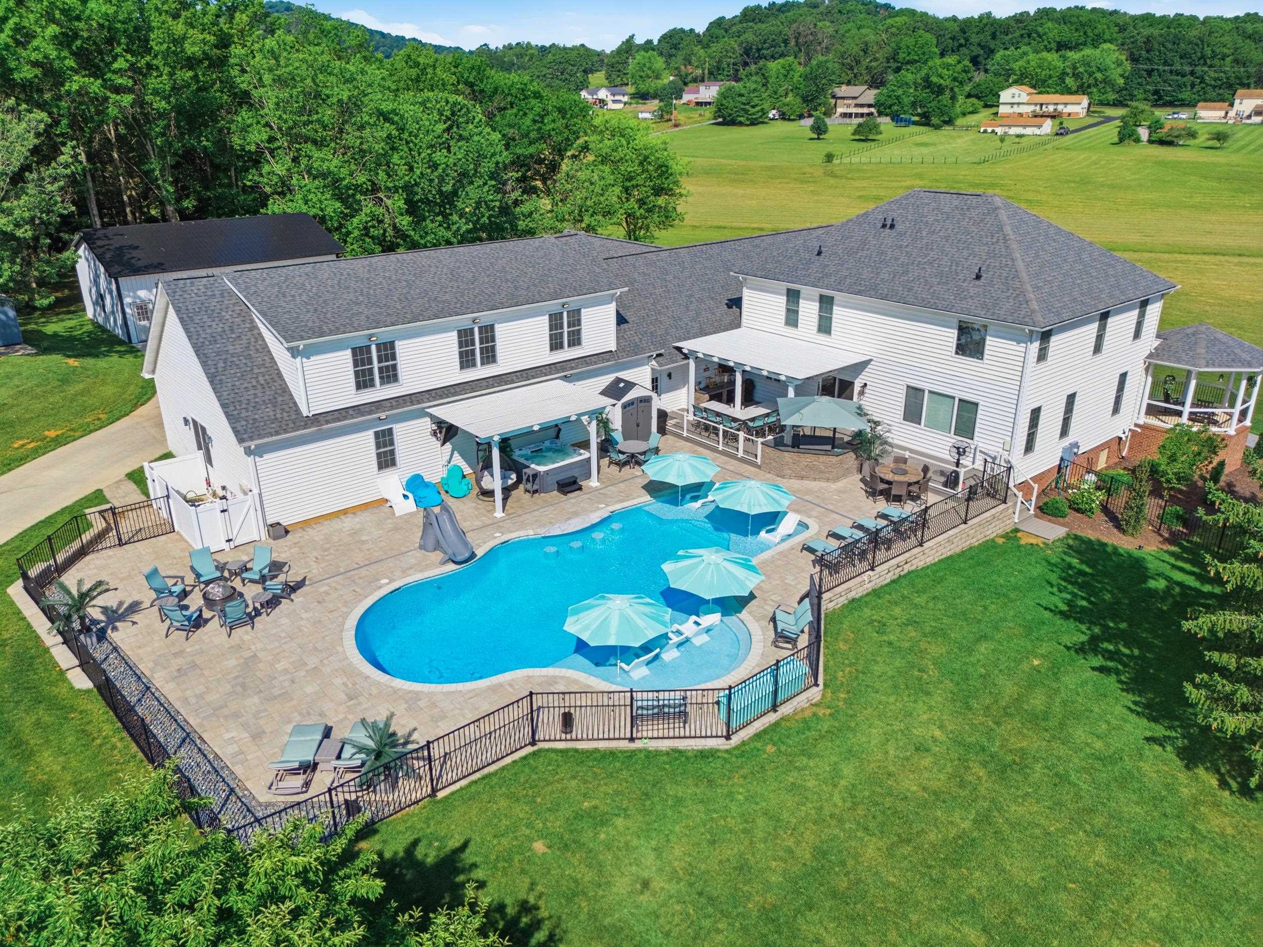 572 AUGUSTA FARMS RD