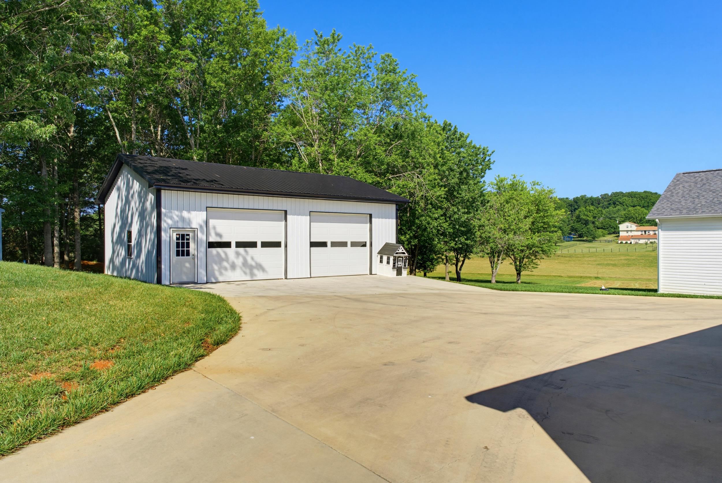 572 AUGUSTA FARMS RD
