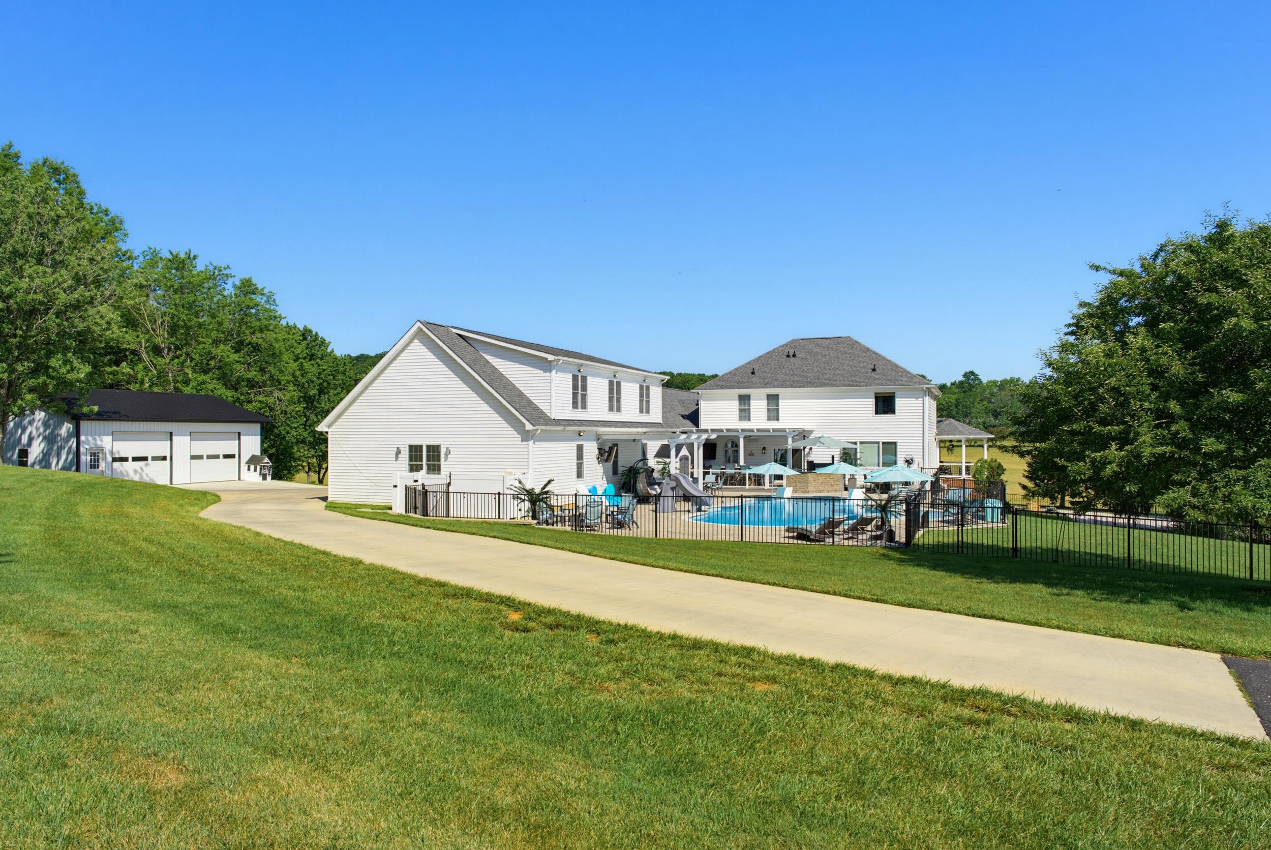 572 AUGUSTA FARMS RD