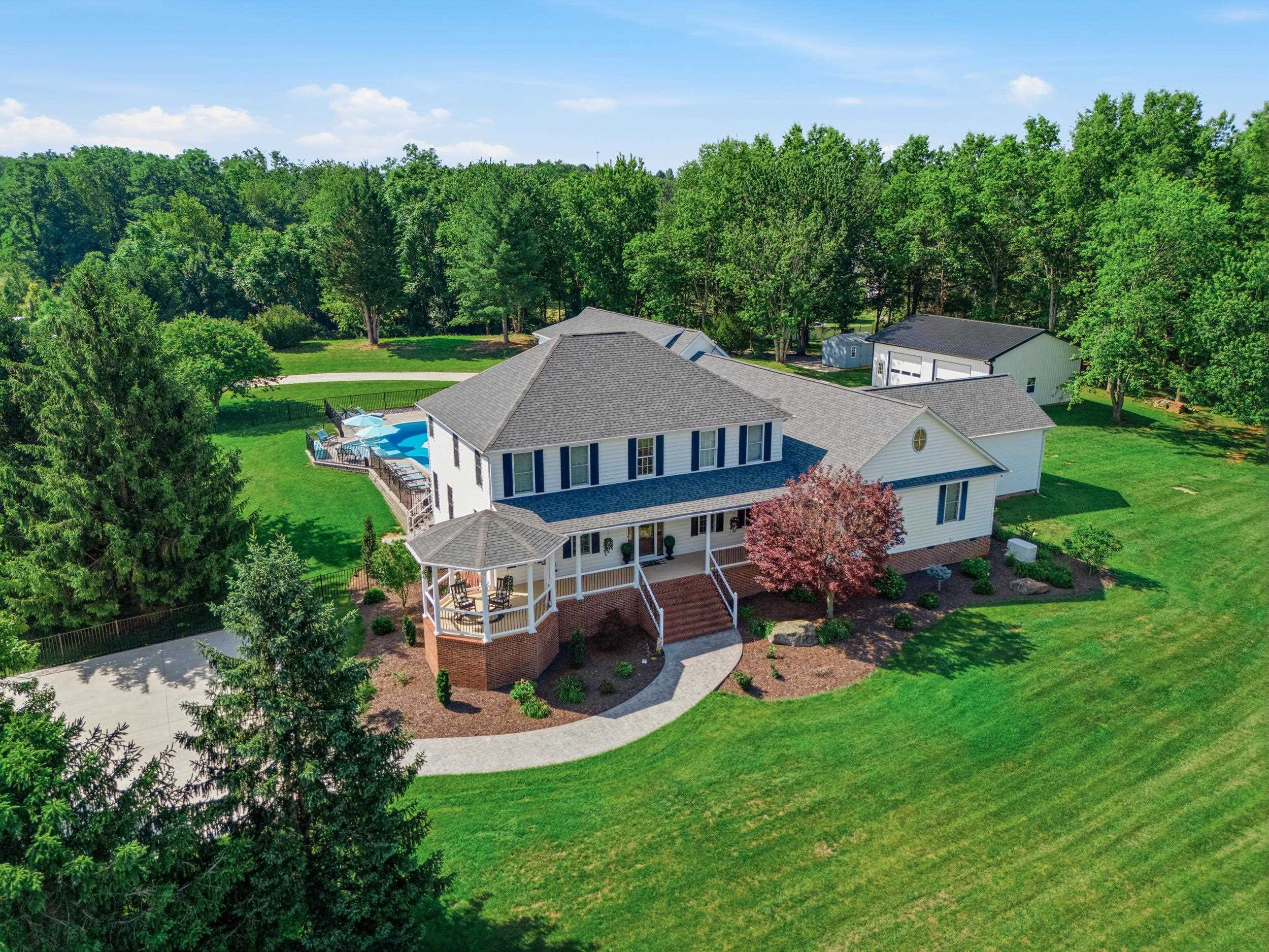 572 AUGUSTA FARMS RD