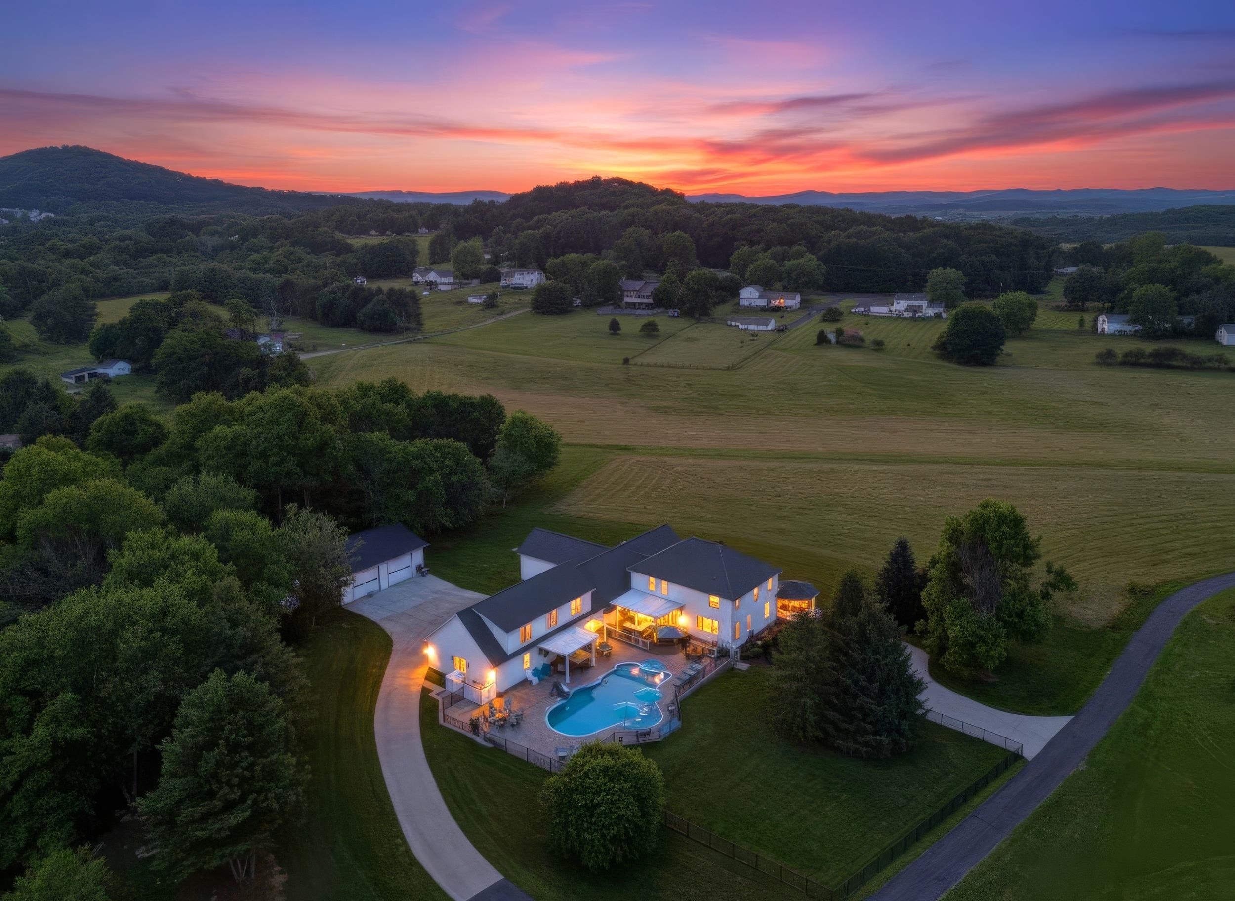 572 AUGUSTA FARMS RD