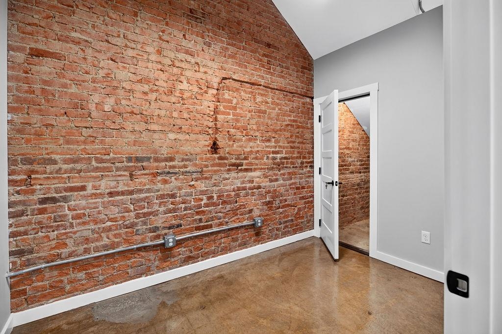 143 N WAYNE AVE