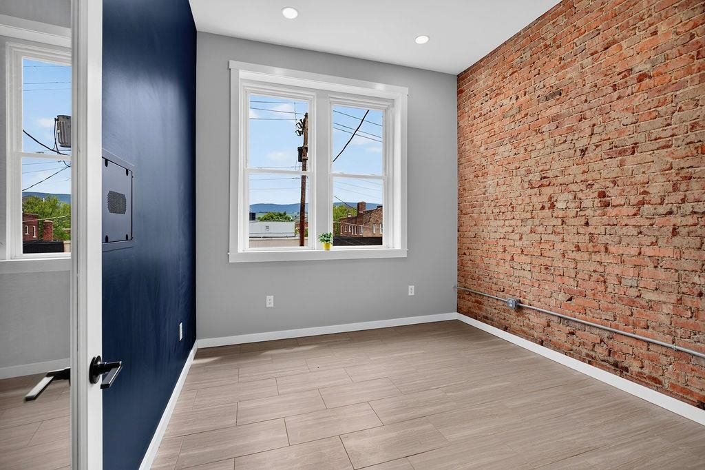 143 N WAYNE AVE