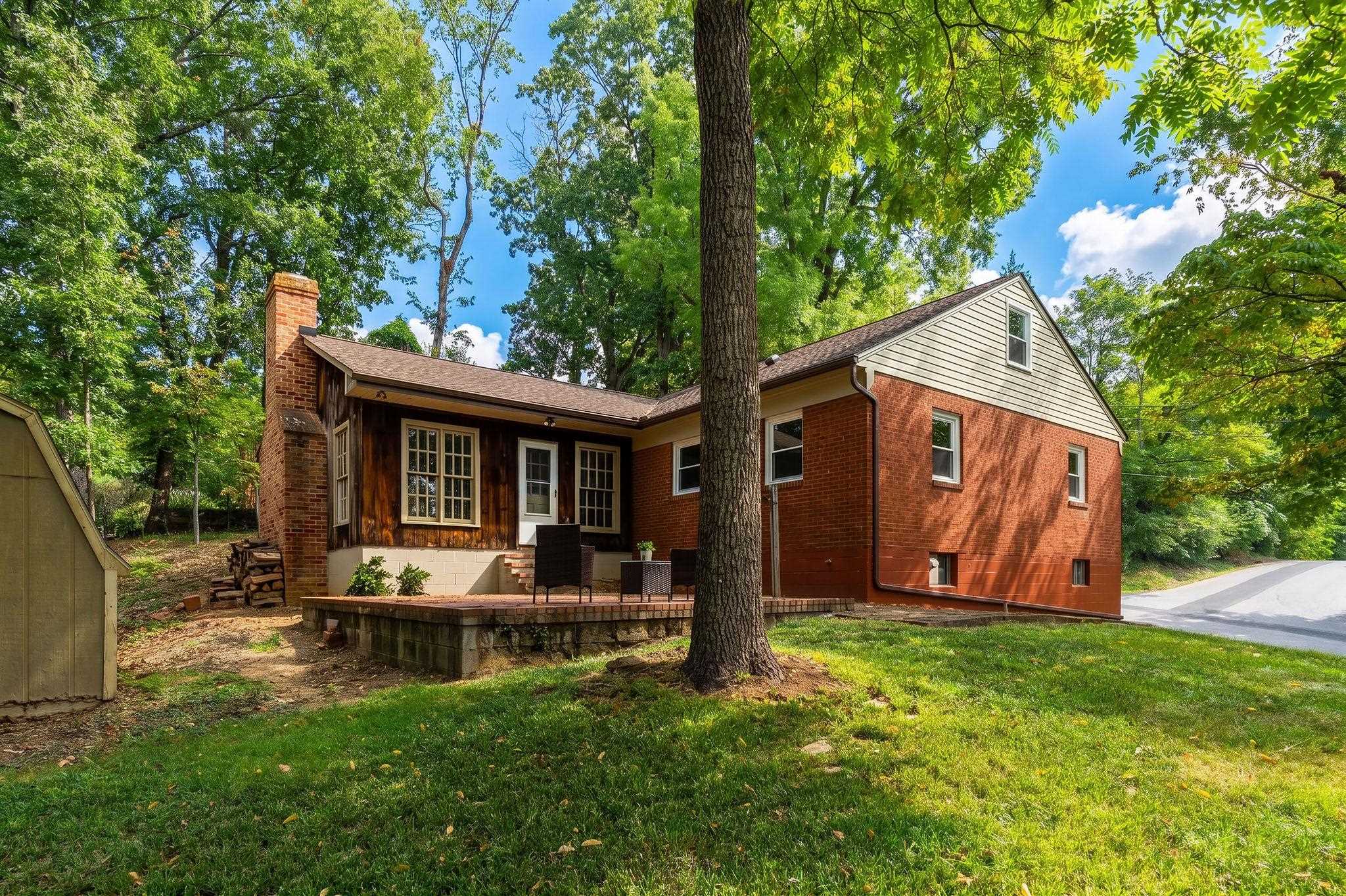 104 GREENWOOD RD