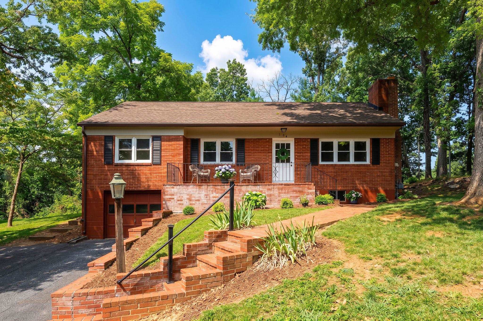 104 GREENWOOD RD