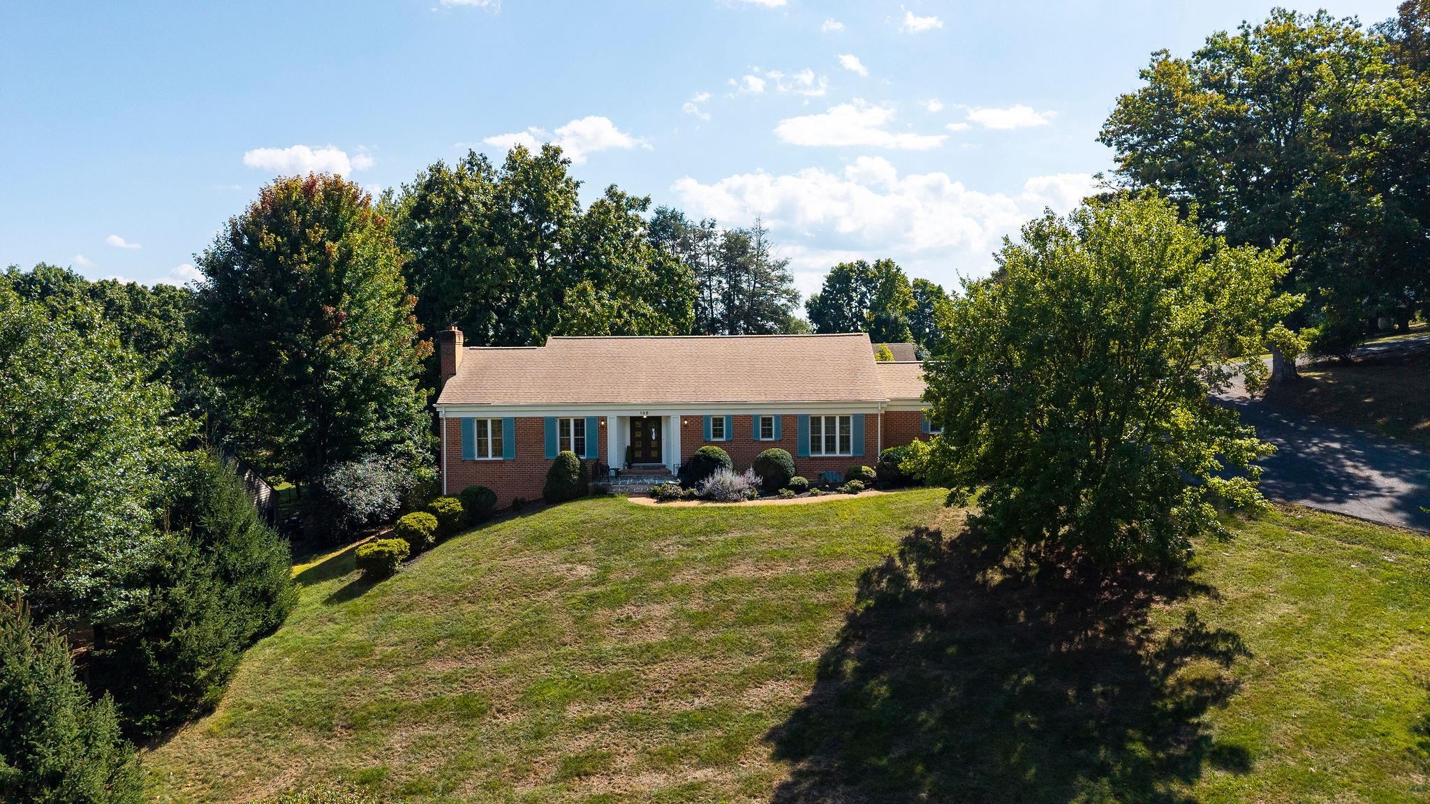 105 WOODLAND DR