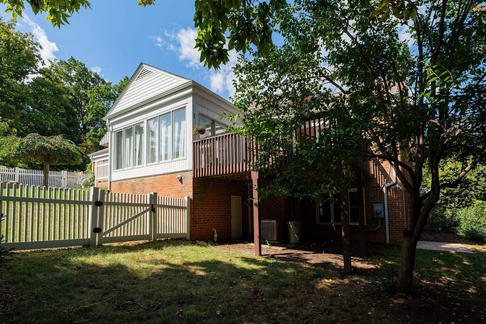 105 WOODLAND DR
