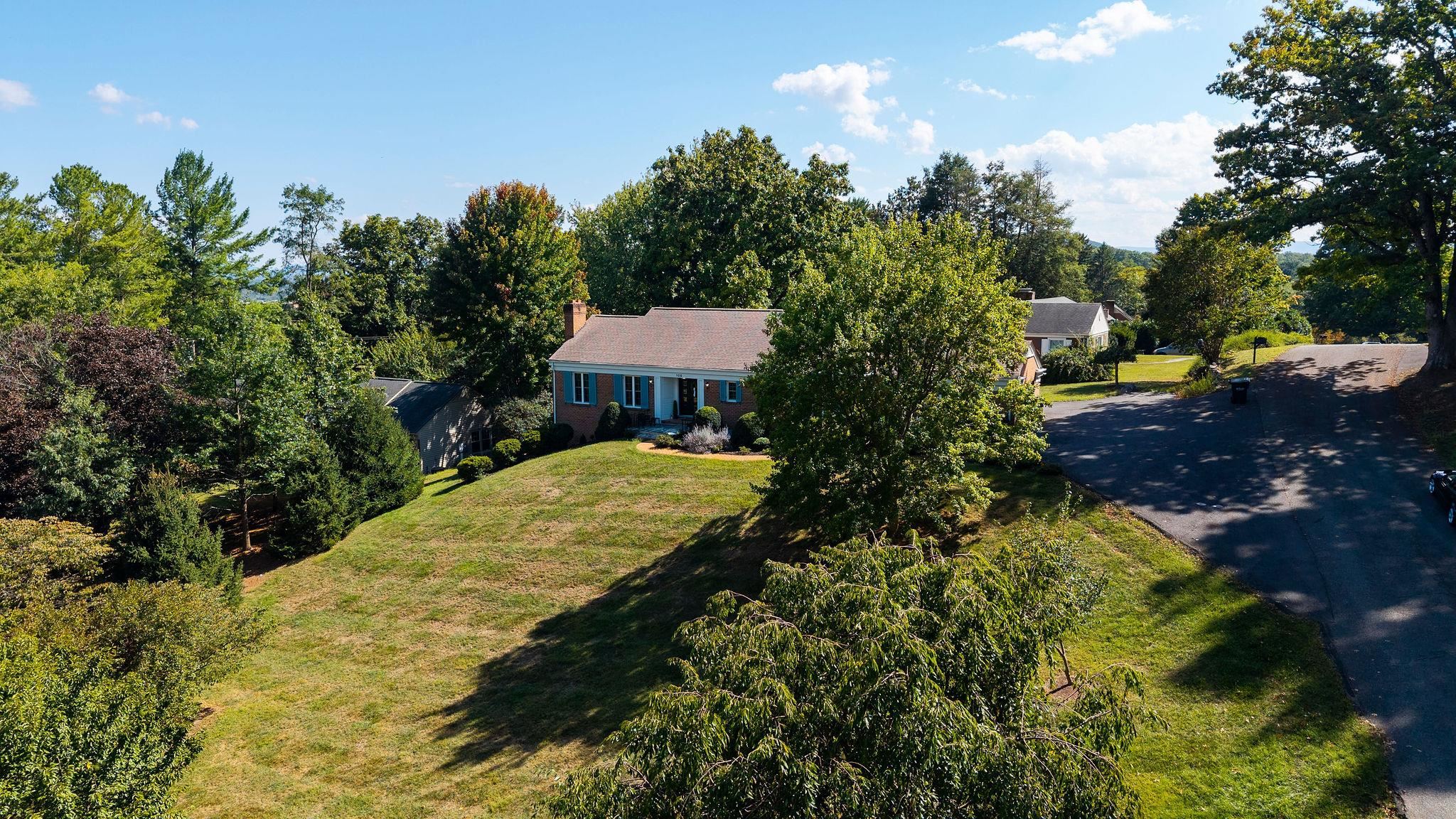 105 WOODLAND DR