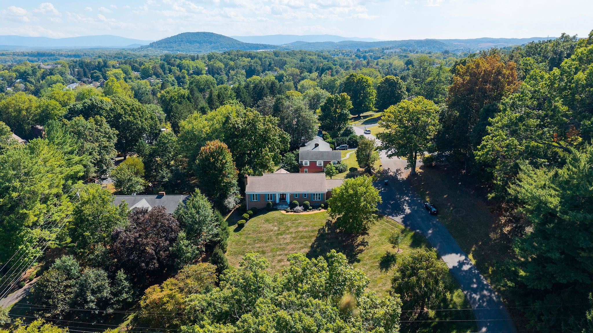 105 WOODLAND DR