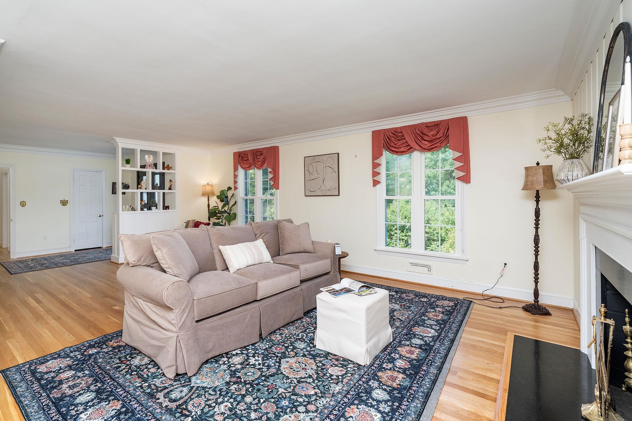 105 WOODLAND DR