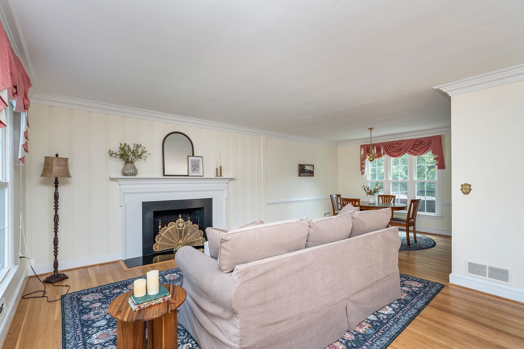 105 WOODLAND DR