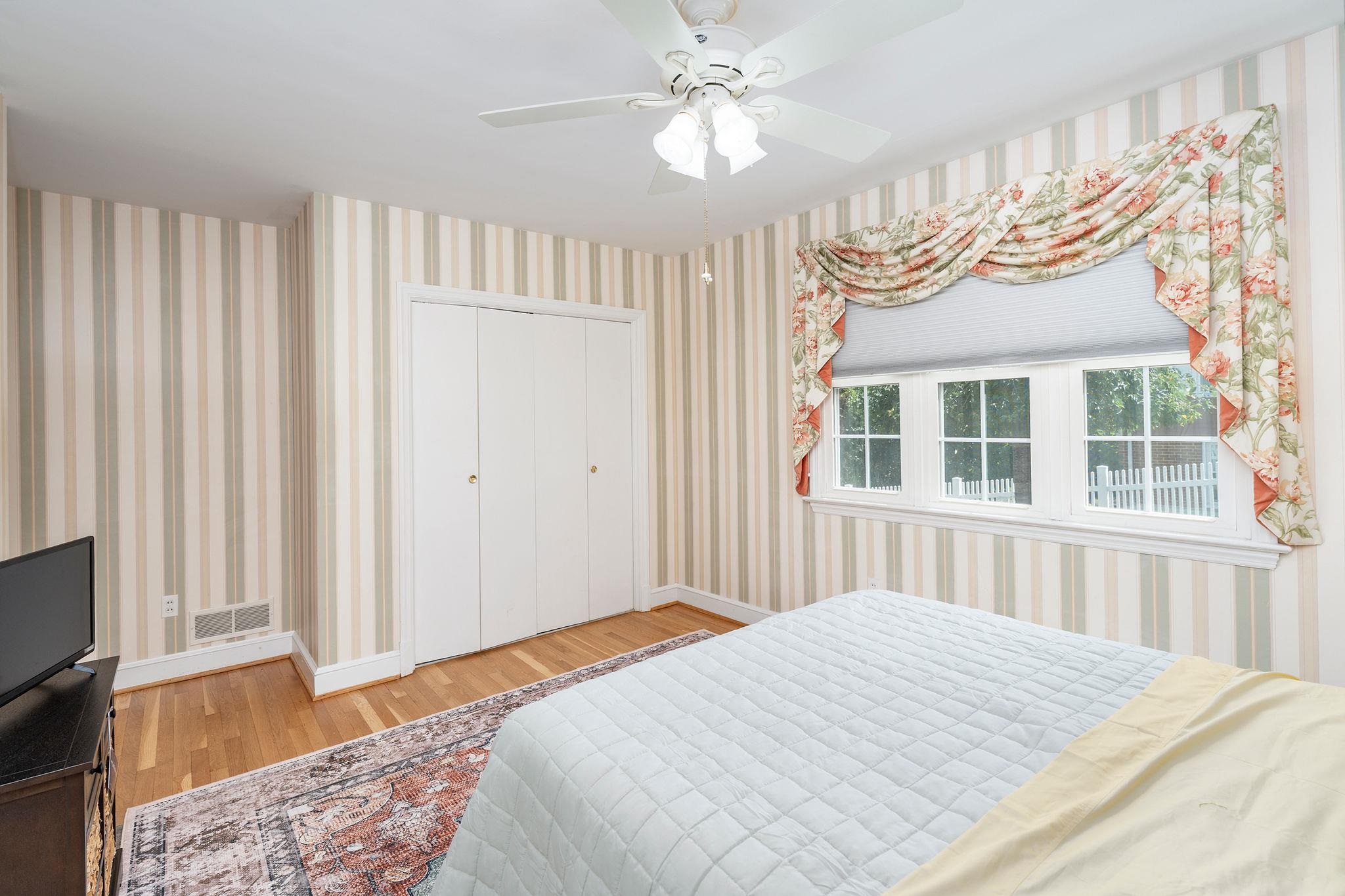 105 WOODLAND DR