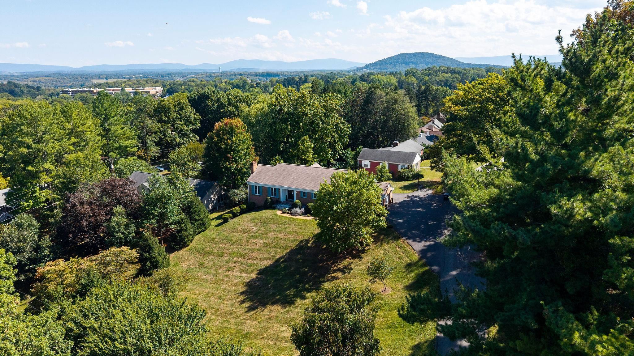 105 WOODLAND DR