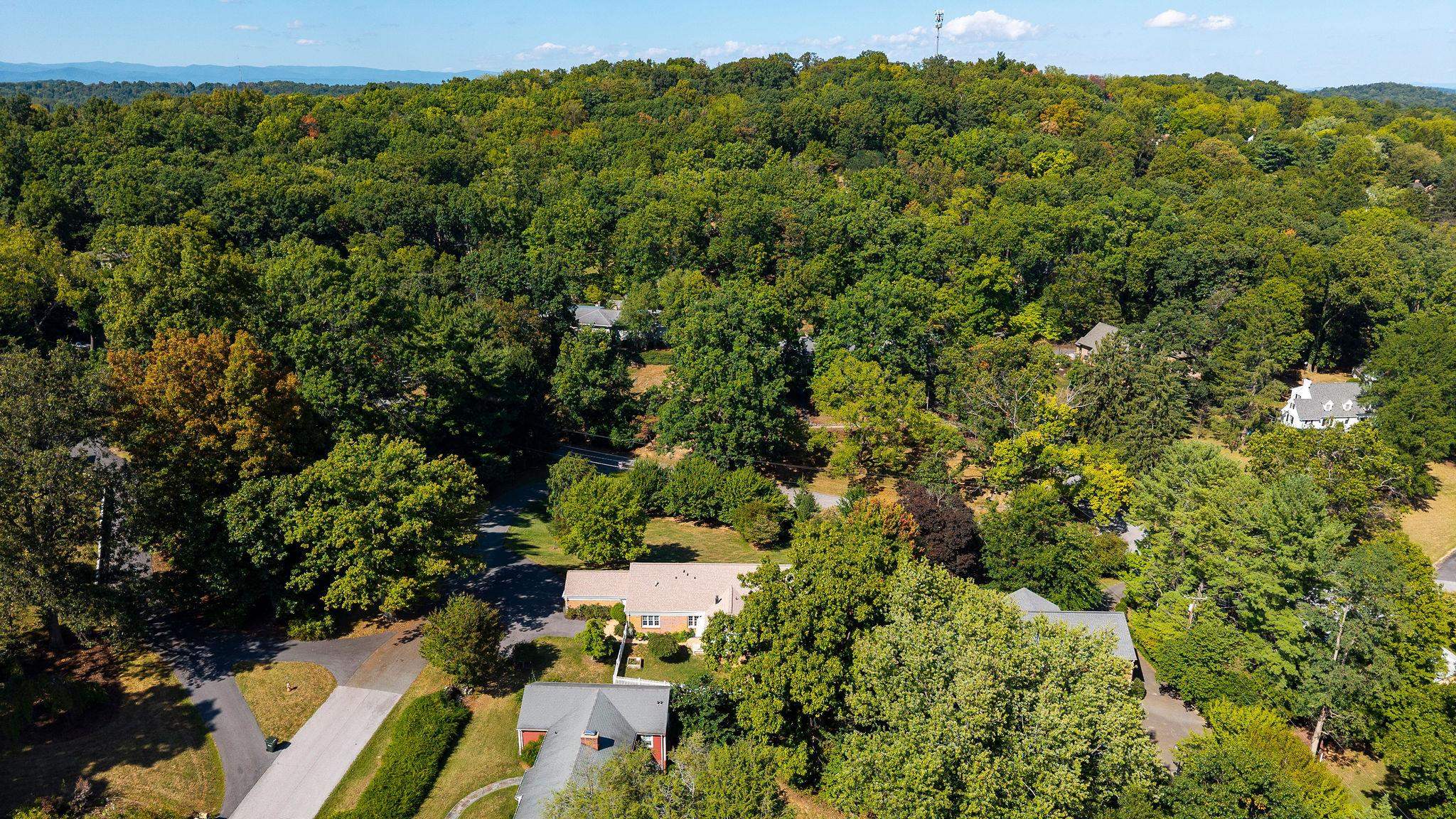 105 WOODLAND DR