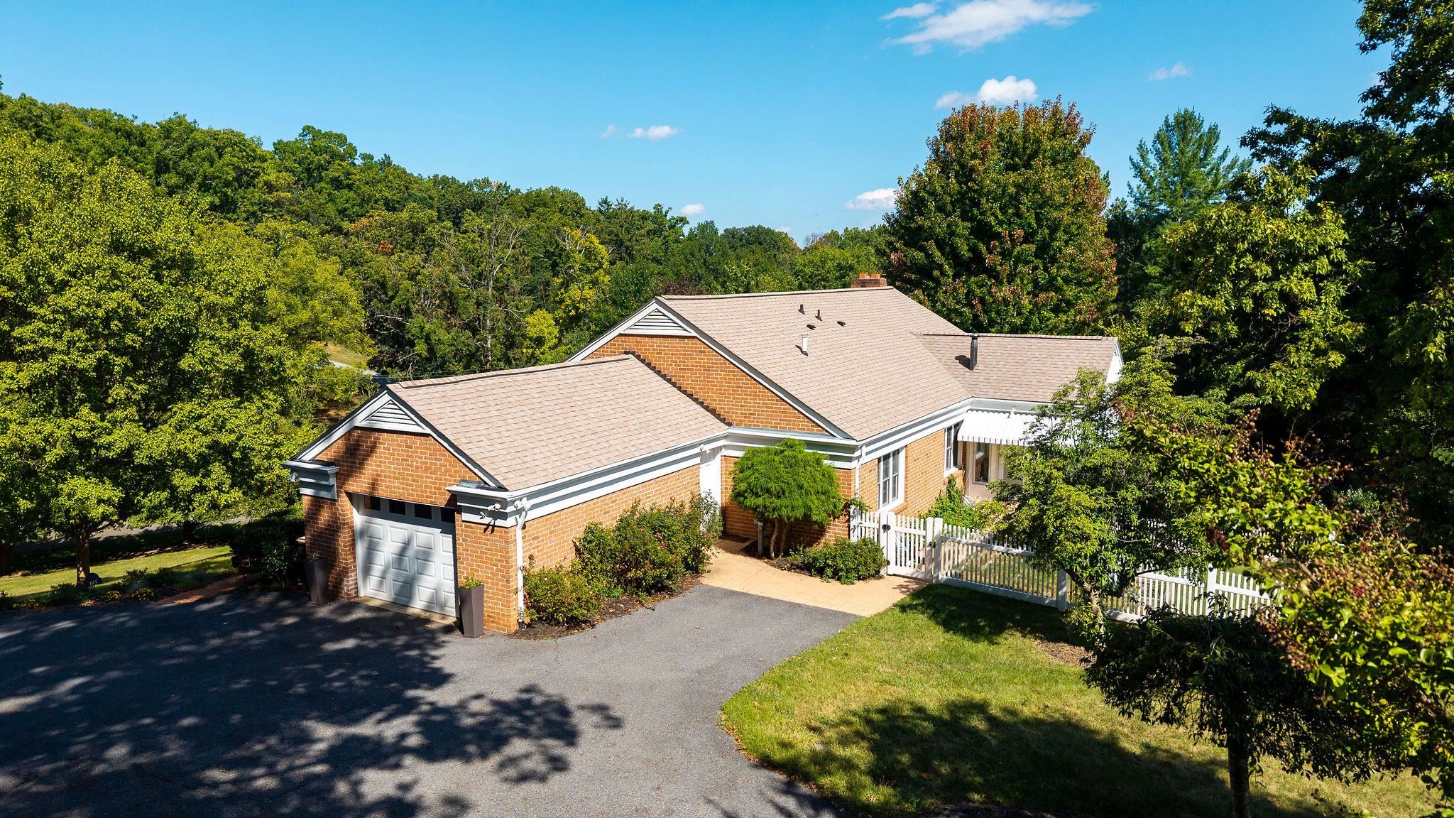 105 WOODLAND DR