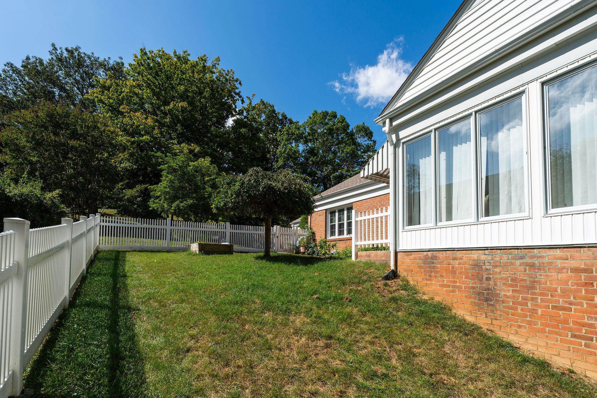 105 WOODLAND DR