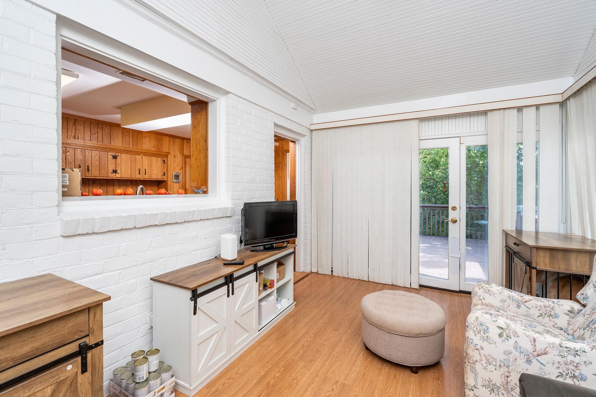 105 WOODLAND DR
