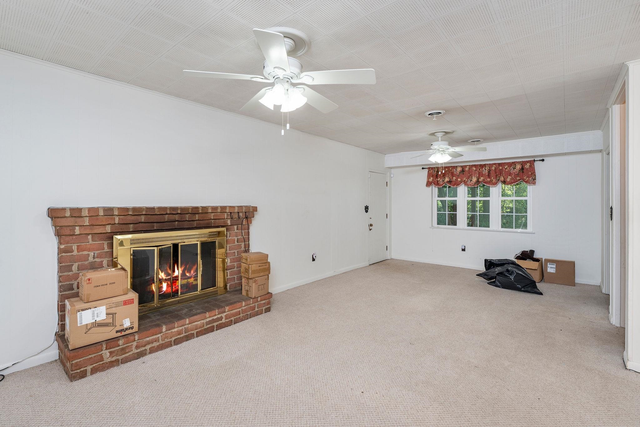 105 WOODLAND DR