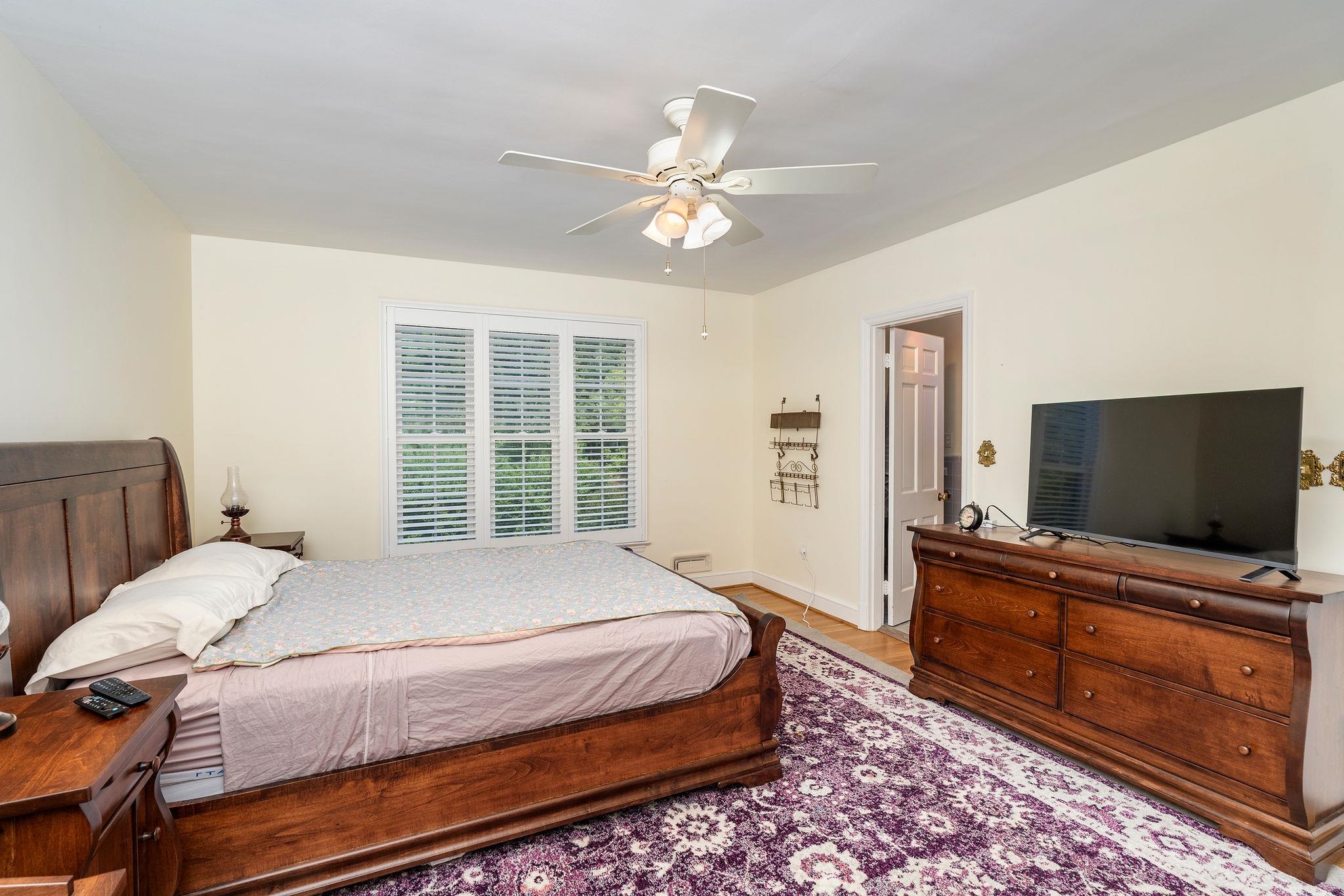 105 WOODLAND DR