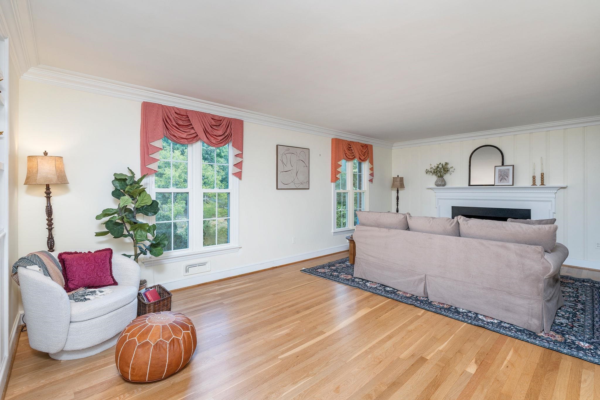 105 WOODLAND DR