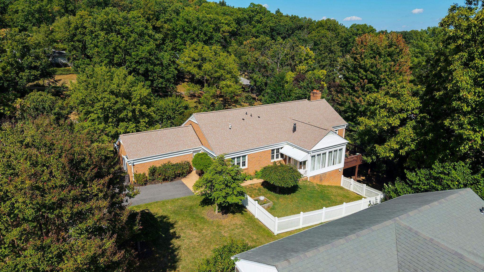 105 WOODLAND DR