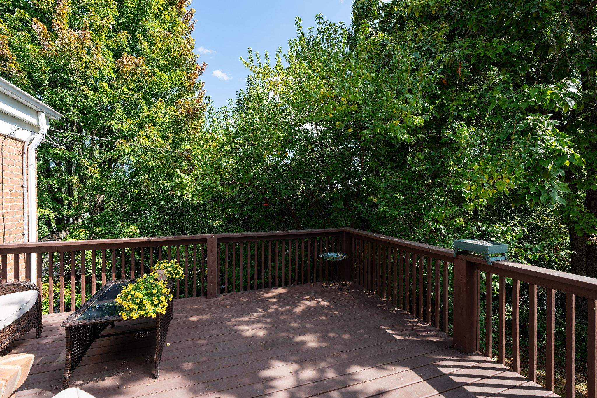 105 WOODLAND DR